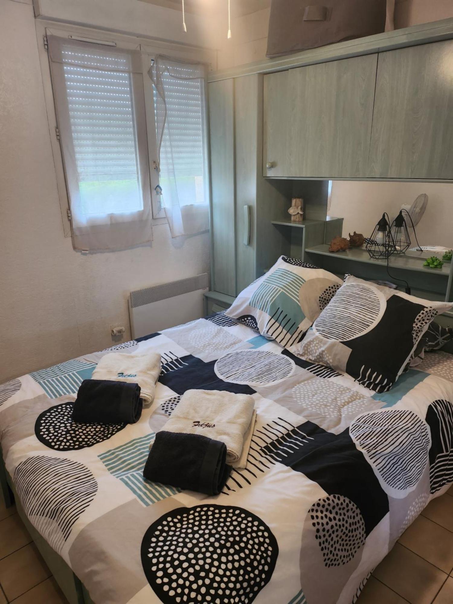 Appartement Port Frejus Avec Loggia Et Acces Plages A Pieds Exterior foto